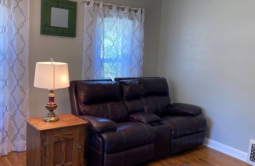Central - Terry Cottage | Charming cottage in pleasant Billings with AC, WiFi