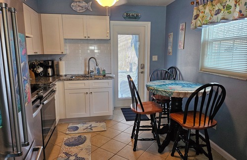 Anna Maria Cottage | Charming cottage in quiet area, close to beach & bay.