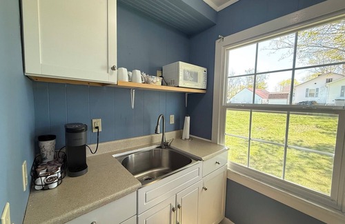 Bar Harbor Cottage | Charming cottage in Bar Harbor - Cozy fireplace, Kitchen, AC & Wi-Fi - Sleeps 6.