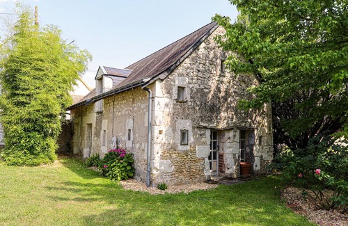 Mayet Cottage | Charming Cottage Near Le Mans: Private Estate, Zoo, Castles, Vineyards, Sleeps 4