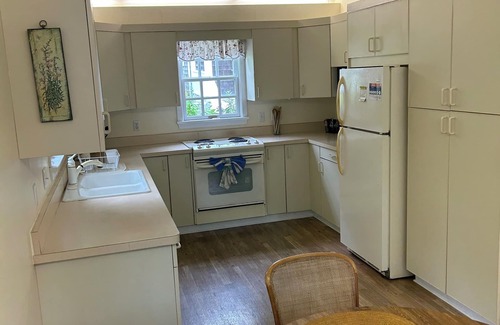Nantucket Town House | Charming Cottage on Lily Pond in Center of Town
