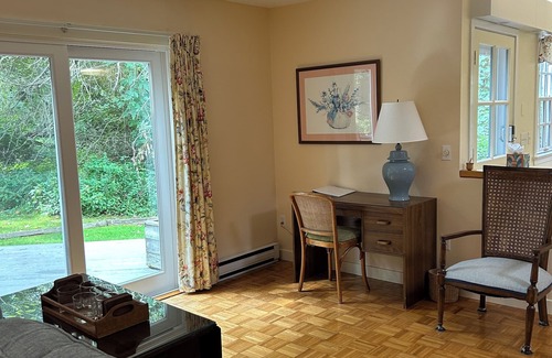 Nantucket Town House | Charming Cottage on Lily Pond in Center of Town