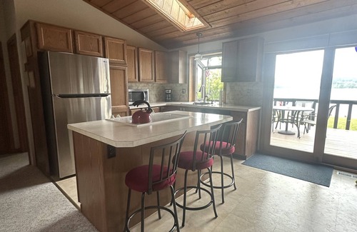 Cedar Cottage | Charming Cottage on North Shore of Little Traverse Lake-LeelanauCounty