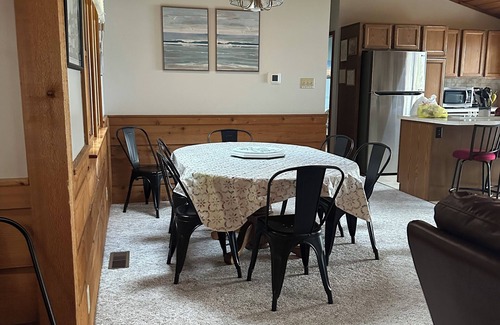 Cedar Cottage | Charming Cottage on North Shore of Little Traverse Lake-LeelanauCounty