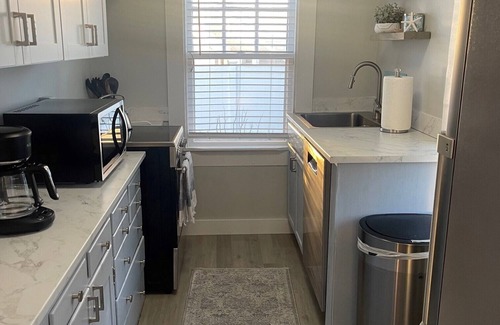 Mashpee Cottage | Charming cottage on Seconsett Island, Mashpee with water views of Waquoit bay.