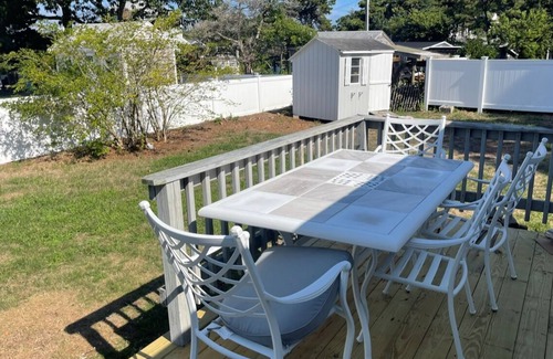 Mashpee Cottage | Charming cottage on Seconsett Island, Mashpee with water views of Waquoit bay.