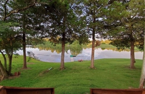 Elco Cabin | Charming cottage overlooking Lake Acre