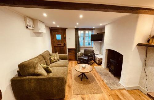 Shaftesbury House | Charming Cottage Sleeps 4 with Sauna