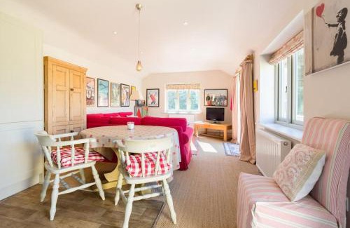 Charlbury House | Charming Cottage surrounded by Idyllic garden in peaceful location in central Charlbury