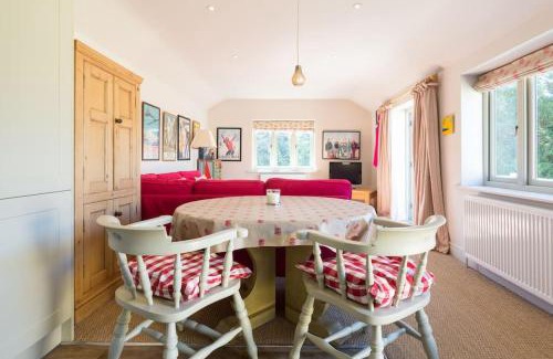 Charlbury House | Charming Cottage surrounded by Idyllic garden in peaceful location in central Charlbury