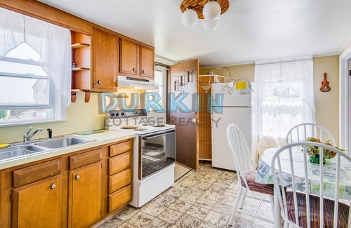 Narragansett House | Charming Cottage, Two Blocks from Beach, Large Deck