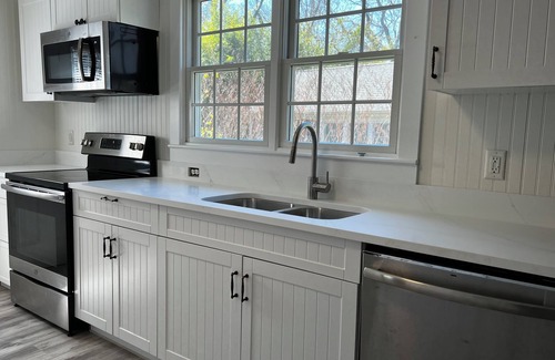 Vineyard Haven House | Charming Cottage Near West Chop- Vineyard Haven
