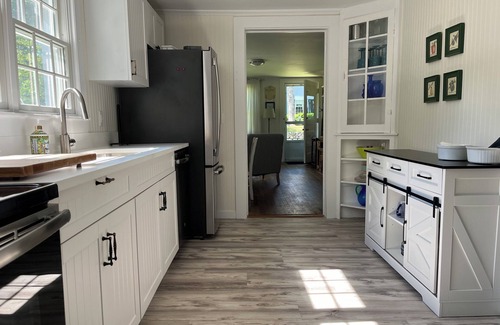 Vineyard Haven House | Charming Cottage Near West Chop- Vineyard Haven