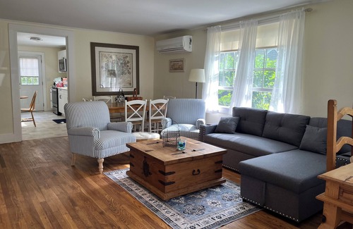 Vineyard Haven House | Charming Cottage Near West Chop- Vineyard Haven