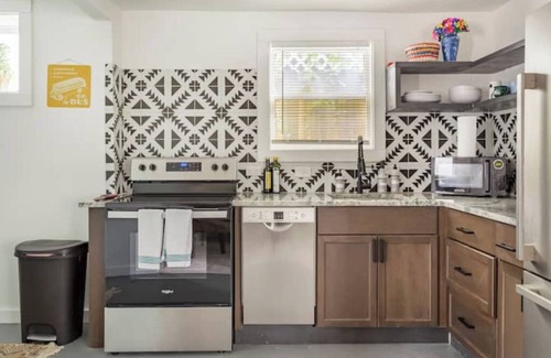 Southtown Cottage | Charming cottage with AC in lovely San Antonio