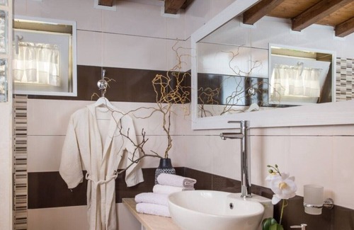 Caprarola Villa | Charming cottage with garden and lake view near Rome, pool, Wifi up to 3 people