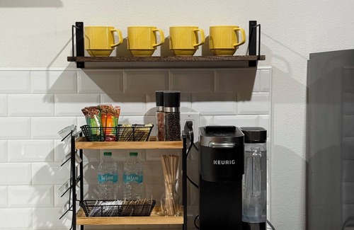 Lutz Cottage | Charming cottage with AC in lovely Lutz, 5min from The Tampa Outlets & much more