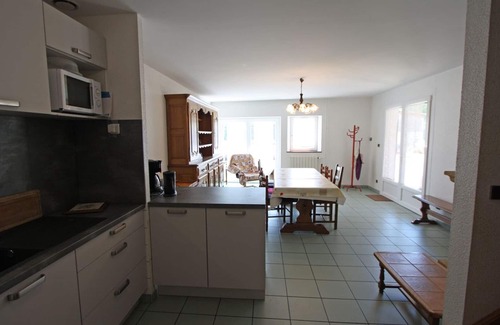 Isches Cottage | Charming Cottage with Fireplace, Terrace, and Baby Amenities near Bourbonne-les-Bains