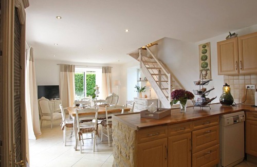 Brix Cottage | Charming cottage with garden and heated pool, pets allowed