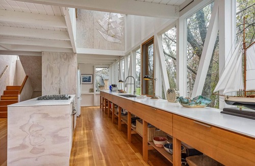 Ocean Point House | Charming Cottage with Panoramic Views