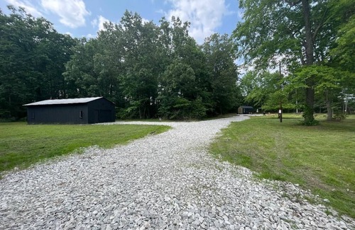 Tullahoma Cottage | Charming cottage with WiFi in lovely Tullahoma! Near Waterfalls!