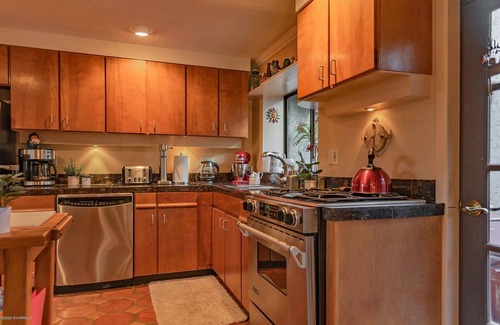 West Sedona Cabin | Charming Cottage: Your Cozy Retreat!