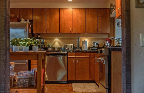 West Sedona Cabin | Charming Cottage: Your Cozy Retreat!