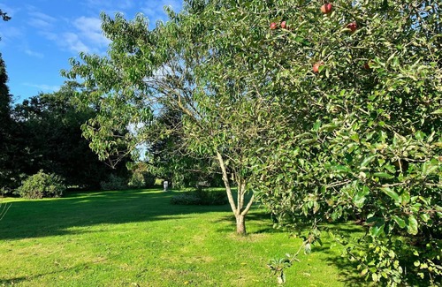 L'Epinay-le-Comte Cottage | "Charming Country House with Spa, Enclosed Garden, and EV Charging"