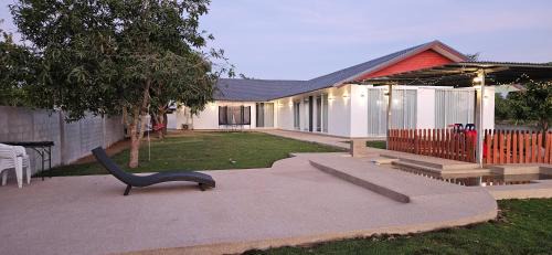 At Samat Villa | Charming Country House with Garden, Play Area & Pool