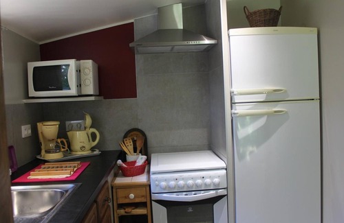 La Colombe Cottage | Charming Countryside Retreat with Garden, Fireplace, BBQ, and Modern Amenities