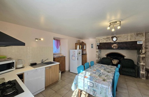 Tourtoirac Cottage | Charming Countryside Retreat with Fireplace, Garden, and Family Amenities in Tourtoirac, France