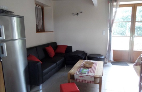 Sambin Cottage | Charming Countryside Home Near Châteaux with Garden, AC, and Modern Amenities