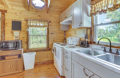 Zanesville Cabin | Charming Couples Cabin on 40 Acres in Zanesville
