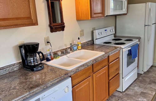 Tahlequah Apartment | Charming Cozy 1-bedroom Riverside Apartment with AC, WiFi in peaceful Tahlequah