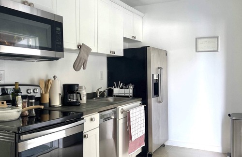 Lauderdale Beach Cottage | Charming & Cozy Cottage 2 min walk 2 the Beach