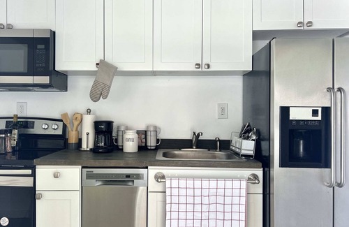 Lauderdale Beach Cottage | Charming & Cozy Cottage 2 min walk 2 the Beach