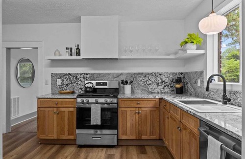 Southern Pines House | Charming, cozy home close to everything downtown! Perfect for large groups!