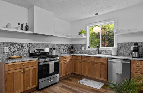 Southern Pines House | Charming, cozy home close to everything downtown! Perfect for large groups!