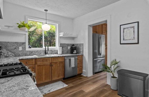 Southern Pines House | Charming, cozy home close to everything downtown! Perfect for large groups!