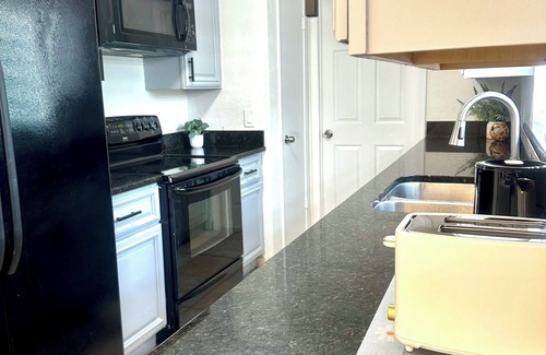 Orlando House | Charming & Cozy In-Law bedroom with own bath and entrance-close to everything