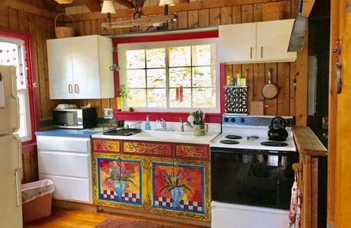 Kabletown Cabin | Charming, Cozy, Mountain Cabin in the Woods