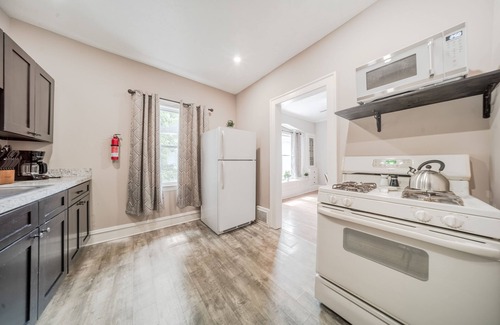 Old Brooklyn Apartment | Charming Cozy Retreat Fast WI-FI