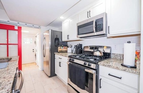 Northeast House | Charming Cozy Stay Free Parking Central Location