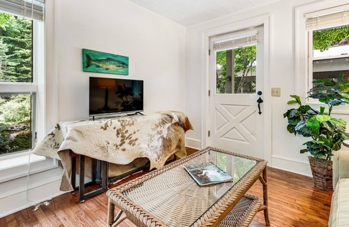 Banner Elk Cottage | Charming creekside home with firepit & idyllic location - dog-friendly