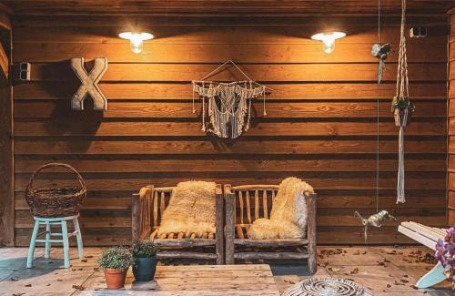 Bazuin House | Charming Decorated House in Nature