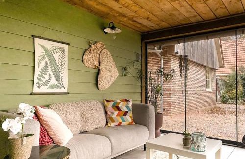 Bazuin House | Charming Decorated House in Nature