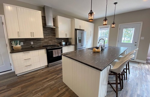 Unorganized Centre Parry Sound Cottage | Charming Deer Lake Cottage for 1-4 Guests