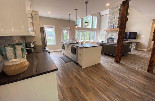 Unorganized Centre Parry Sound Cottage | Charming Deer Lake Cottage for 1-4 Guests
