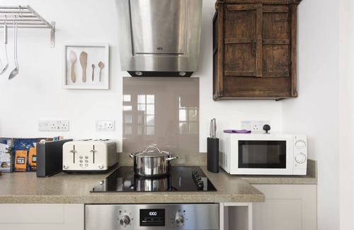 Helford Passage Apartment | Charming, detached cottage located in a pretty fishing village