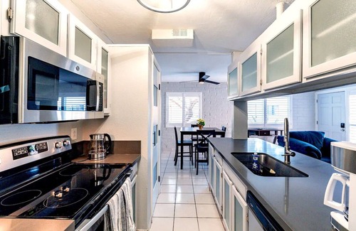 Tucson Condo | Charming dog-friendly, 2BR/1BA w/Pool, Mountain Views – Low Summer Rates! 🏖️n